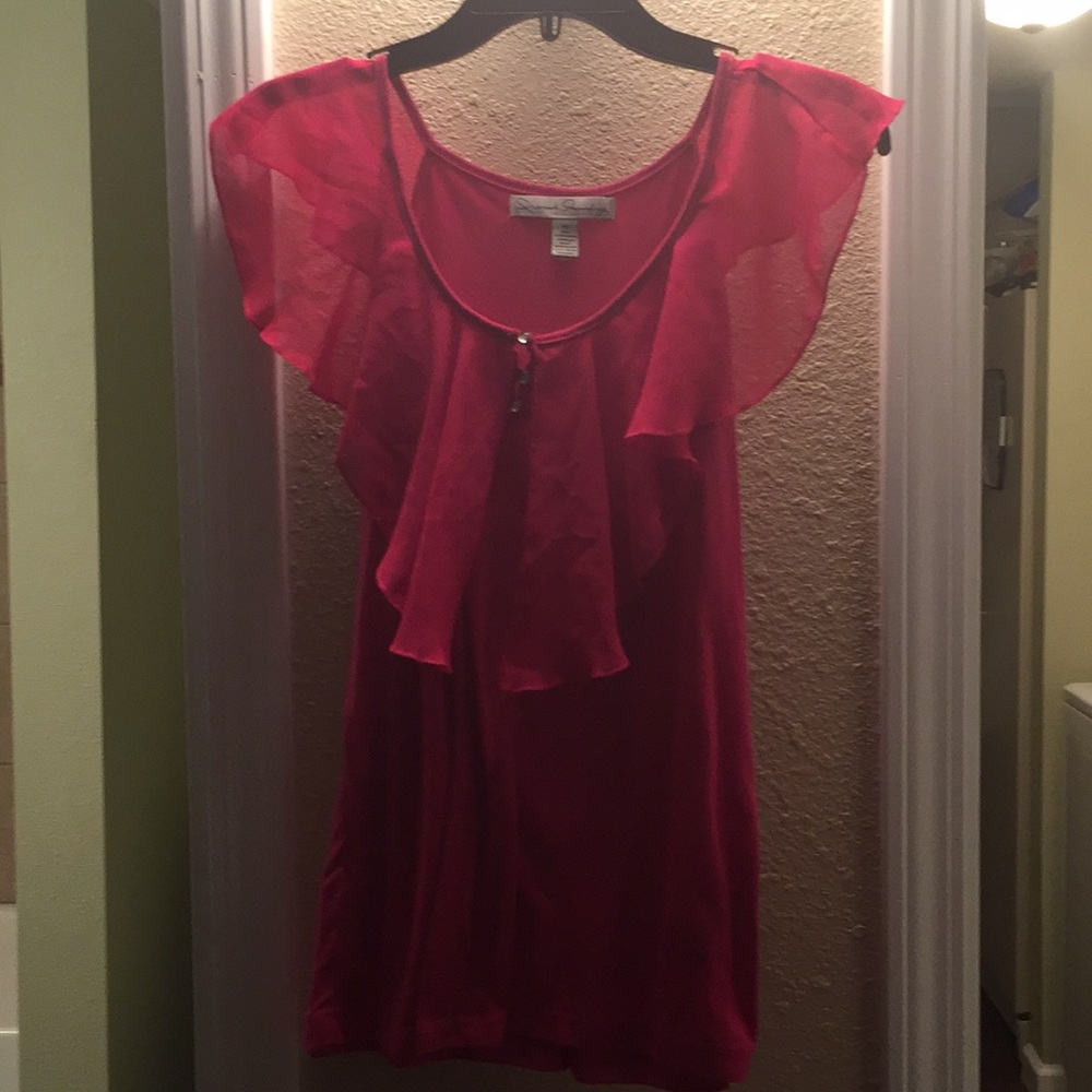 Pink top with rhinestone buttons❤️